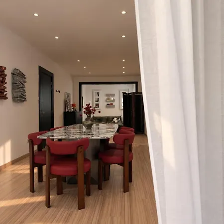 דירה Refined Retreat - Flat With Pool Table ניקוסיה