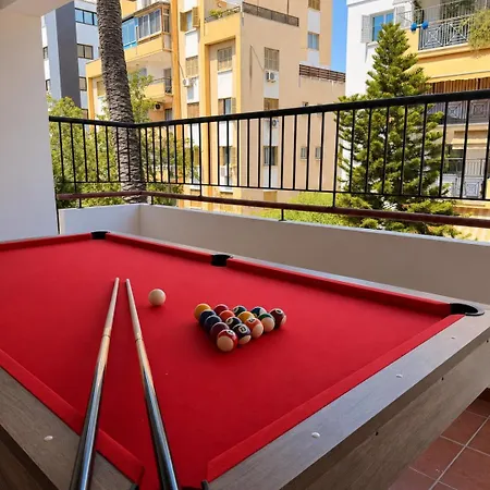 דירה Refined Retreat - Flat With Pool Table *
