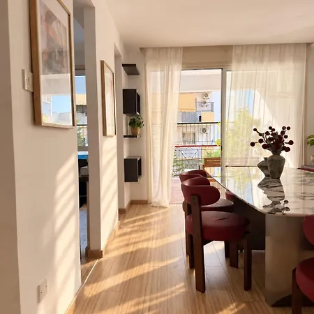 דירה Refined Retreat - Flat With Pool Table *