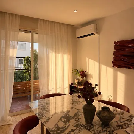 דירה Refined Retreat - Flat With Pool Table ניקוסיה
