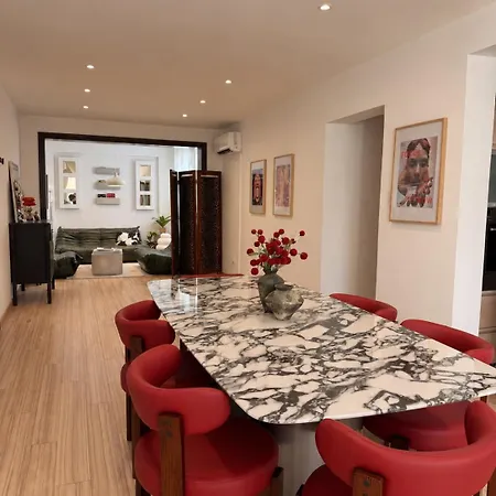 Refined Retreat - Flat With Pool Table ניקוסיה