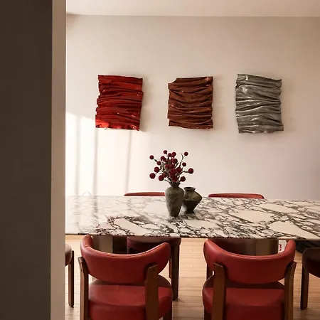 Refined Retreat - Flat With Pool Table דירה *