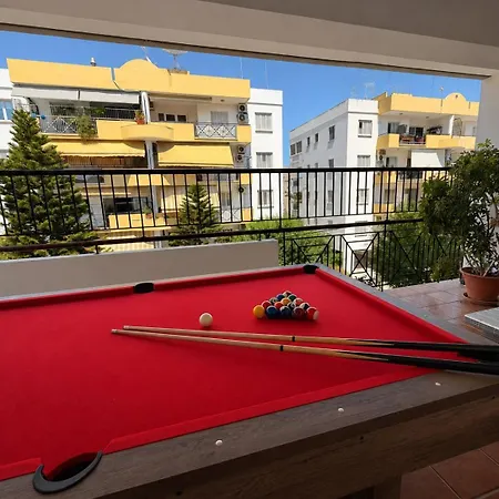 דירה Refined Retreat - Flat With Pool Table
