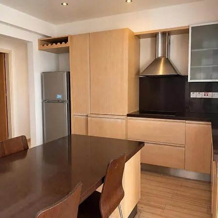 Refined Retreat - Flat With Pool Table דירה *