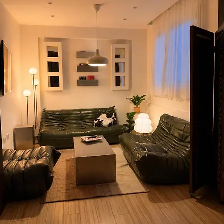 Refined Retreat - Flat With Pool Table