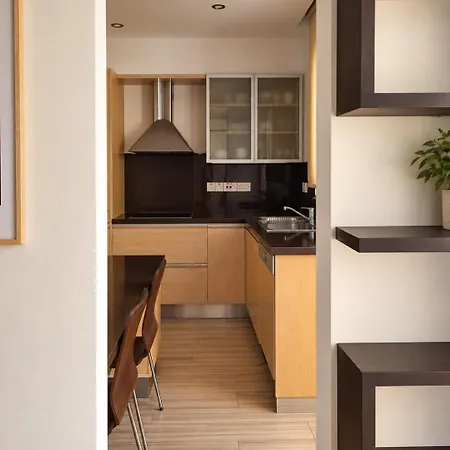 Refined Retreat - Flat With Pool Table דירה