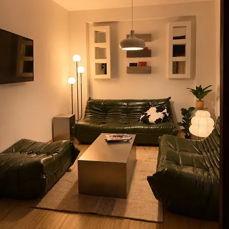 Refined Retreat - Flat With Pool Table ניקוסיה