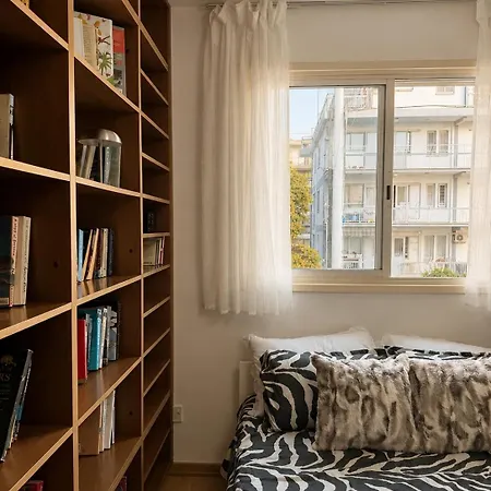 Refined Retreat - Flat With Pool Table דירה *