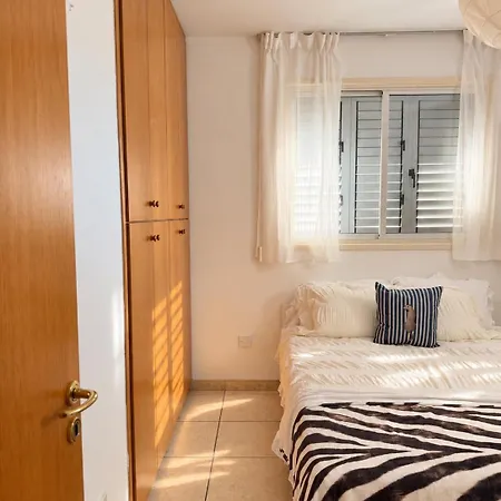 Refined Retreat - Flat With Pool Table