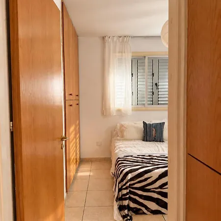 Refined Retreat - Flat With Pool Table דירה *