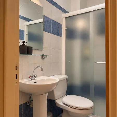 דירה Refined Retreat - Flat With Pool Table ניקוסיה