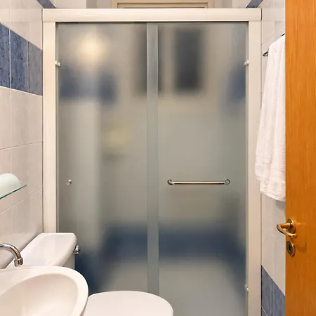 דירה Refined Retreat - Flat With Pool Table